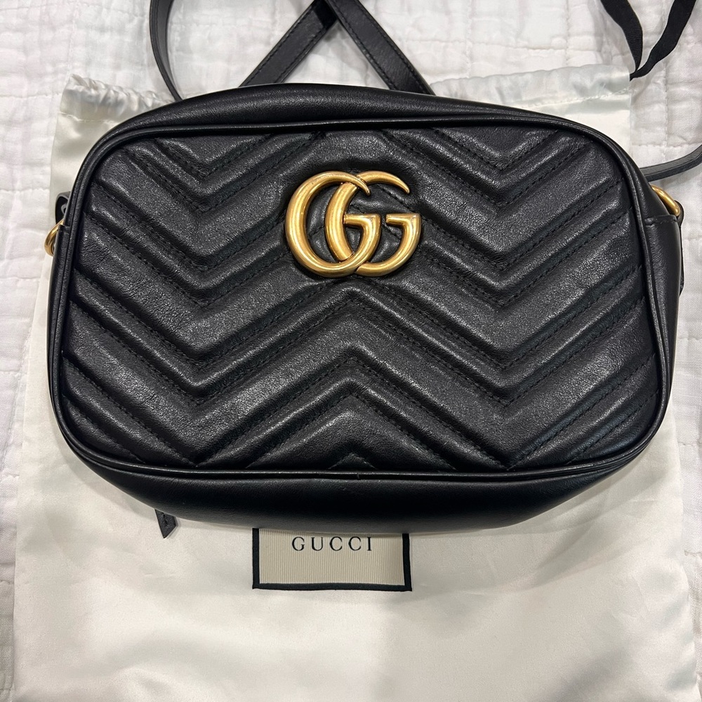 GUCCI GG MARMONT SMALL SHOULDER BAG